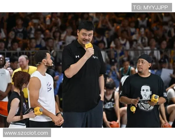 姚明与于佳的传奇故事:从篮球场到生活中的携手同行 姚明与于佳的传奇故事:从篮球场到生活中的携手同行