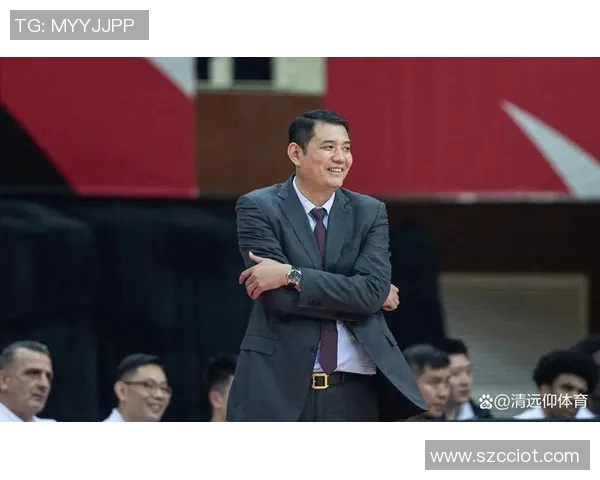 巩晓彬与姚明携手共进军训活动展现体育精神与团队合作的重要性 巩晓彬与姚明携手共进军训活动展现体育精神与团队合作的重要性