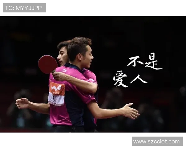 足球明星与爱人深情拥抱的温馨瞬间展现爱情的力量与美好 足球明星与爱人深情拥抱的温馨瞬间展现爱情的力量与美好