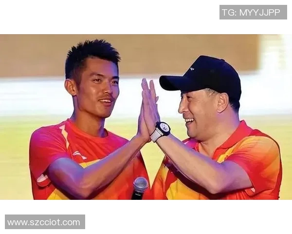 林丹与足球明星同框合影视频引发热议展现运动员友谊与魅力