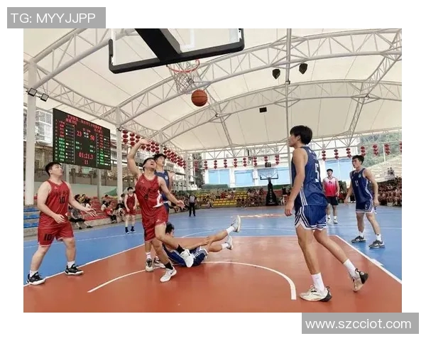 篮球明星在赛场上的精彩瞬间打篮球照片展现运动魅力与青春活力