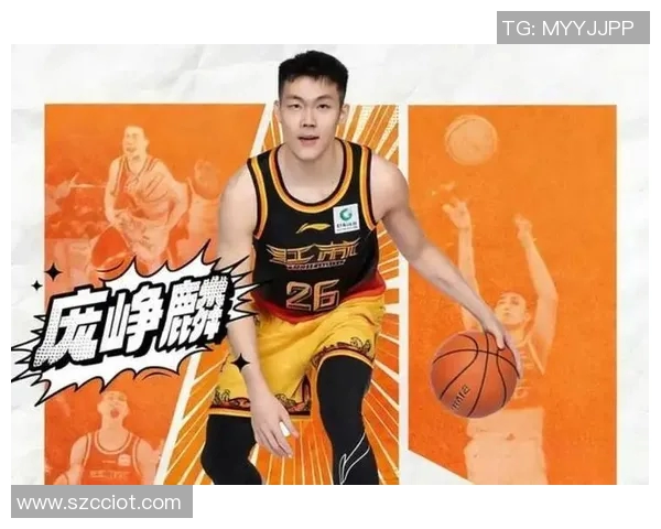 篮球明星身穿中国传统服饰展现文化魅力引发全球关注与热议